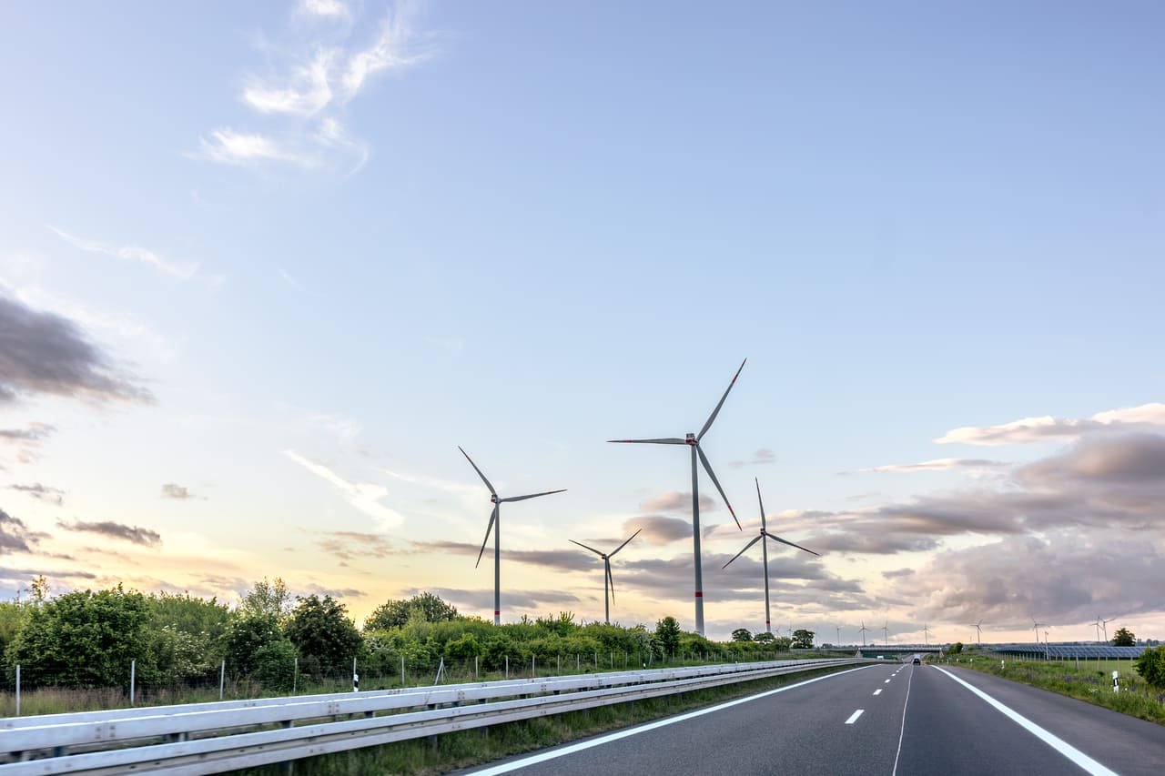 windmill-road-turbine-electricity-wind-energy-1707500-pxhere.com